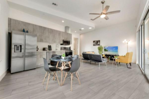 Modern 2BR I Gym I Parking I Workspace
